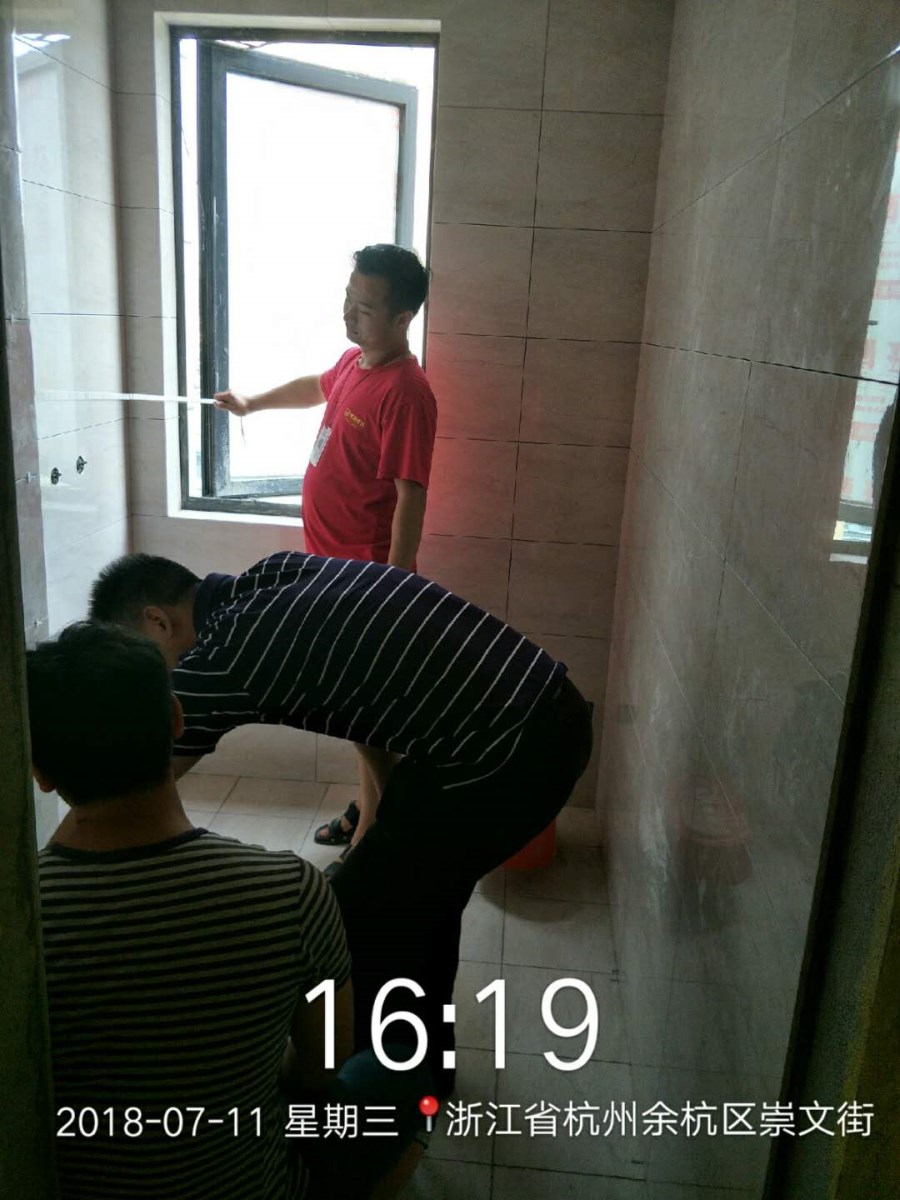 博瑞装饰瓷砖平整度检查