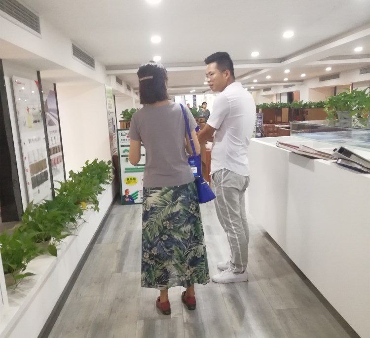 业主周日到博瑞装饰洽谈装修事宜