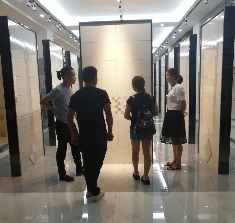 业主周日到博瑞装饰洽谈装修事宜